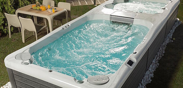 Wellis SwimSpa RioGrande mit Wasser befüllt