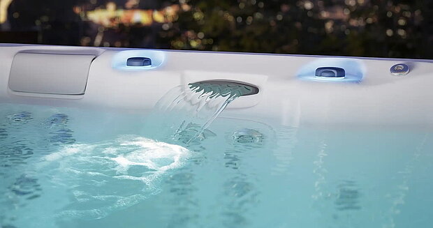 Nahaufnahme der Wasseroberfläche in einem Whirlpool