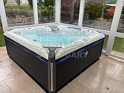 Wellis Kilimanjaro abgedeckt mit Wasser befüllt