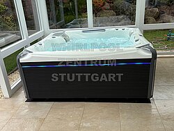 Wellis Kilimanjaro abgedeckt mit Wasser befüllt von der Seite