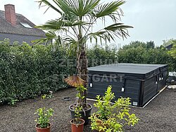 Swimspa Danube von Wellis mit Cover im Garten