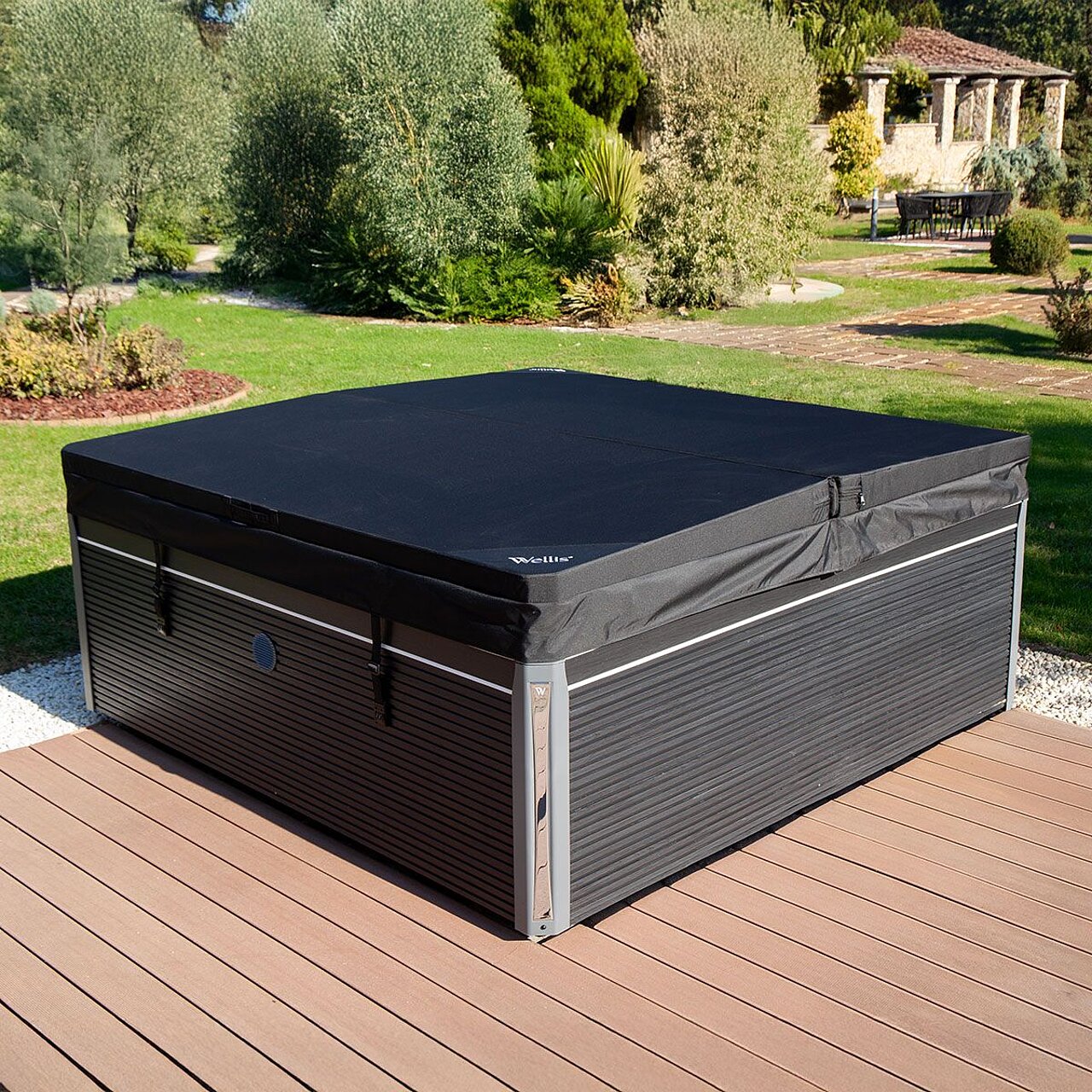 Whirlpool Wellis Elbrus Life mit Thermocover