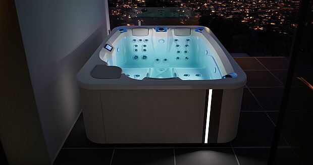 Beleuchteter Whirlpoool TouchPro von Aquavia in dunker Umgebung