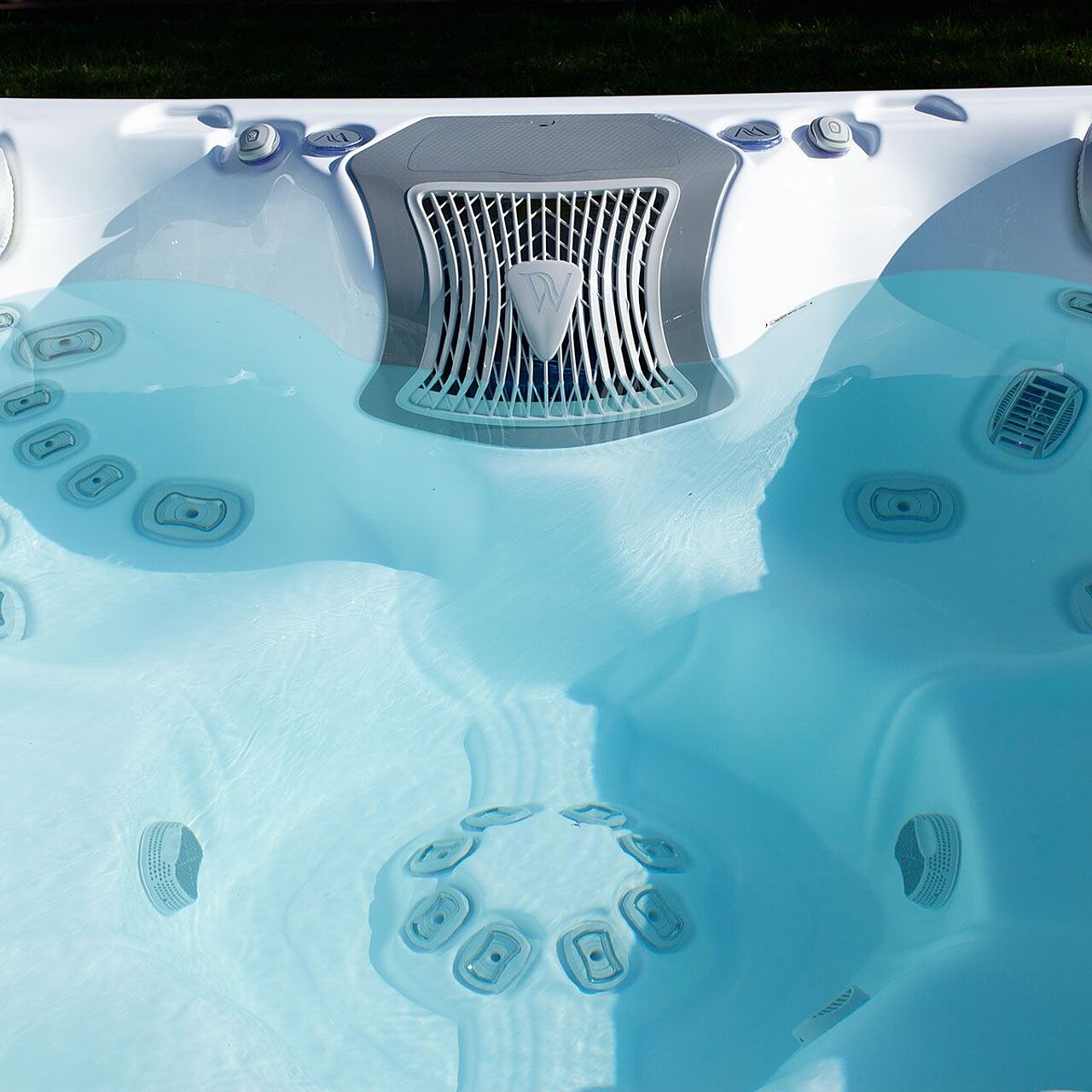 Wirlpool Wellis Detailansicht von innen mit Wasser