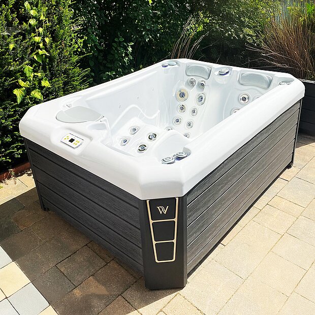 whirlpool Manhattan von Wellis im Garten