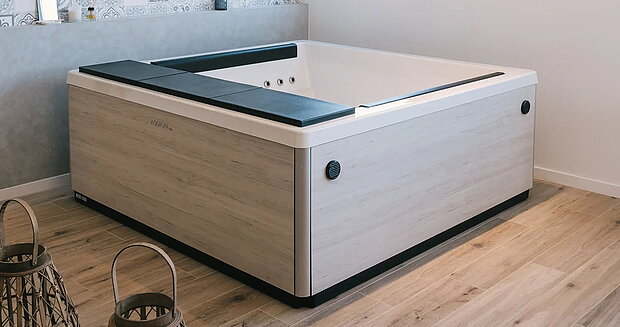 Whirlpool Aquavia Quantum in einem badezimmer